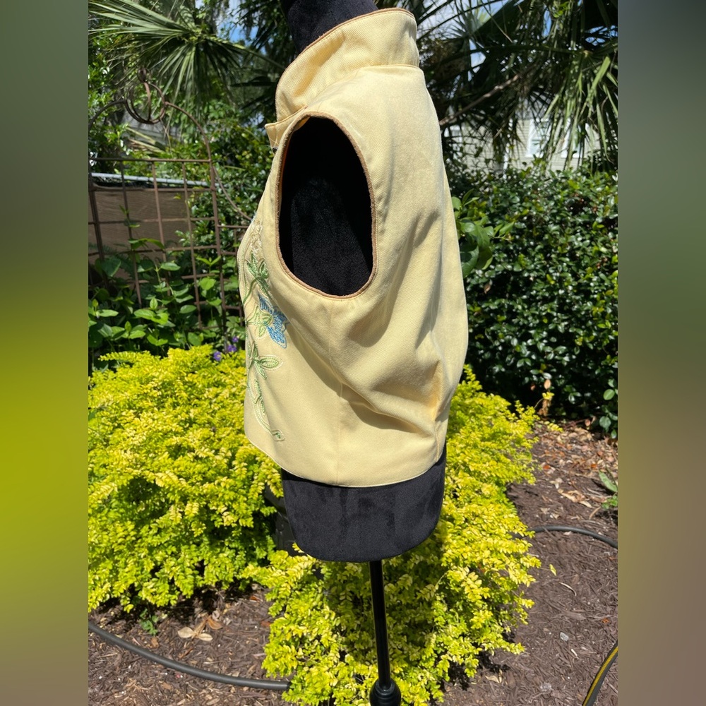 Embroidered Yellow Floral Sleeveless Vest - Picture 3 of 8